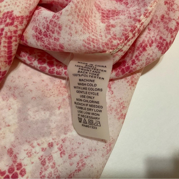 Vince Camuto pink snake print sleeveless blouse - Picture 10 of 12